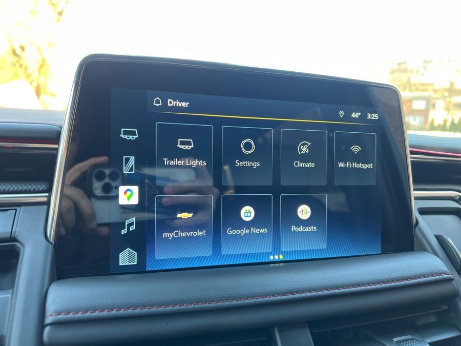 2022 Chevrolet Suburban 4WD 4dr RST photo