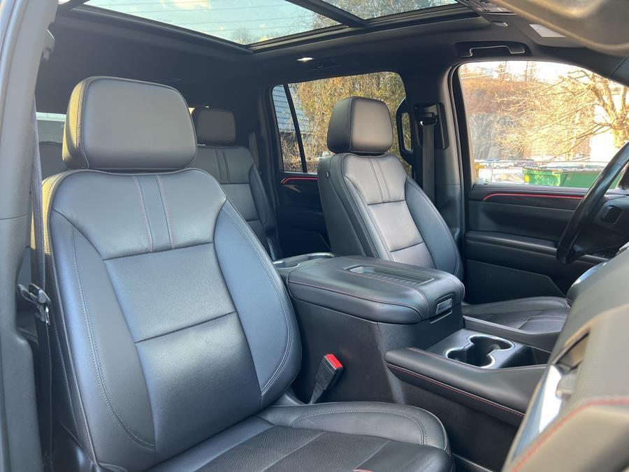2022 Chevrolet Suburban 4WD 4dr RST photo