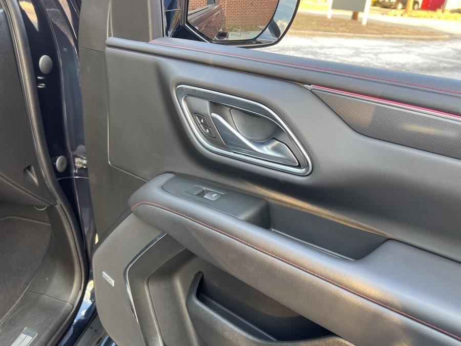 2022 Chevrolet Suburban 4WD 4dr RST photo