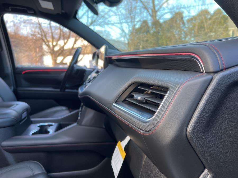 2022 Chevrolet Suburban 4WD 4dr RST photo