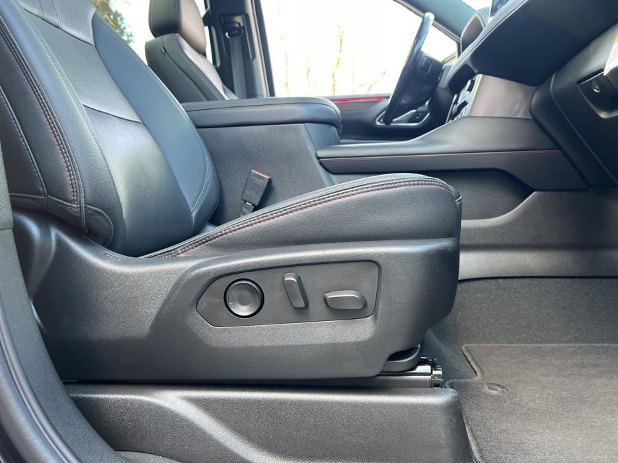 2022 Chevrolet Suburban 4WD 4dr RST photo