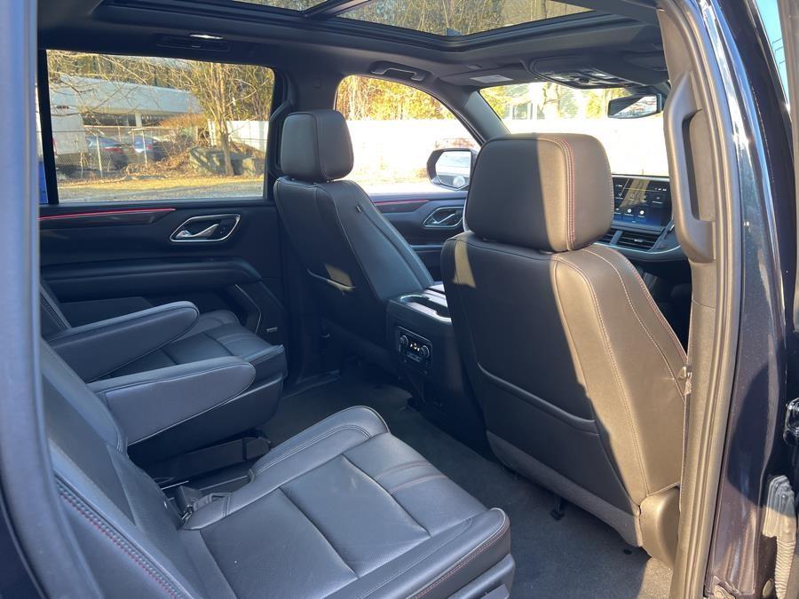 2022 Chevrolet Suburban 4WD 4dr RST photo