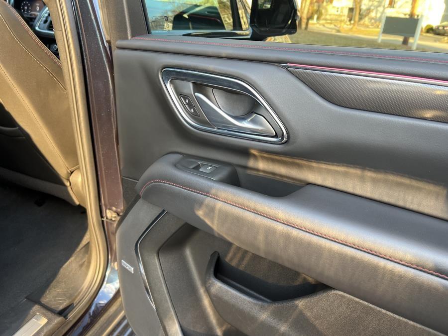 2022 Chevrolet Suburban 4WD 4dr RST photo