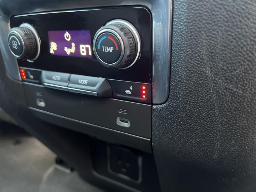 2022 Chevrolet Suburban 4WD 4dr RST photo