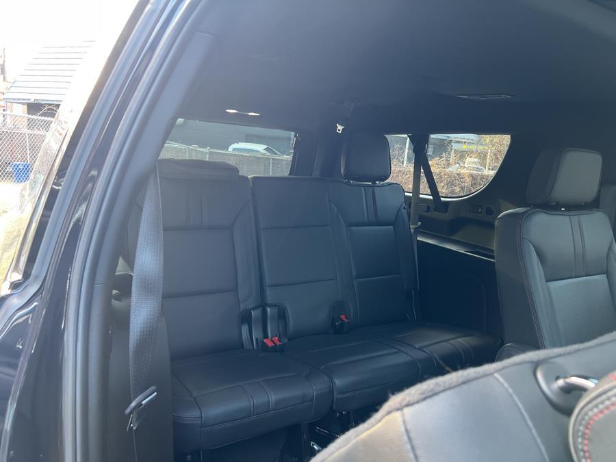 2022 Chevrolet Suburban 4WD 4dr RST photo