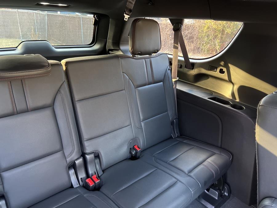 2022 Chevrolet Suburban 4WD 4dr RST photo