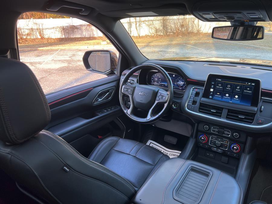2022 Chevrolet Suburban 4WD 4dr RST photo