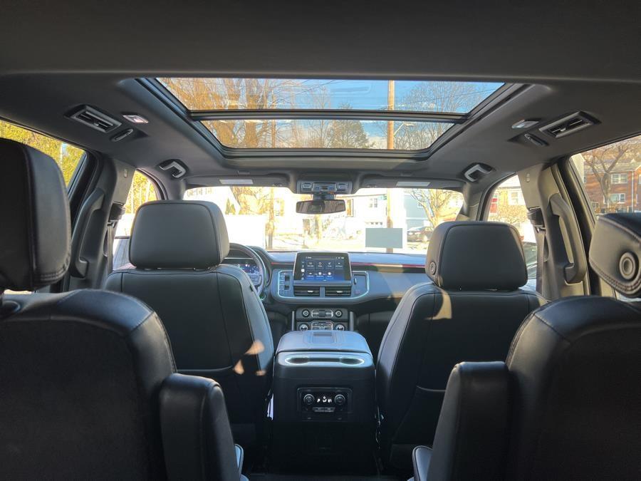 2022 Chevrolet Suburban 4WD 4dr RST photo