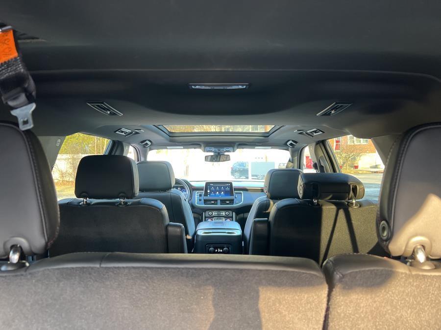 2022 Chevrolet Suburban 4WD 4dr RST photo