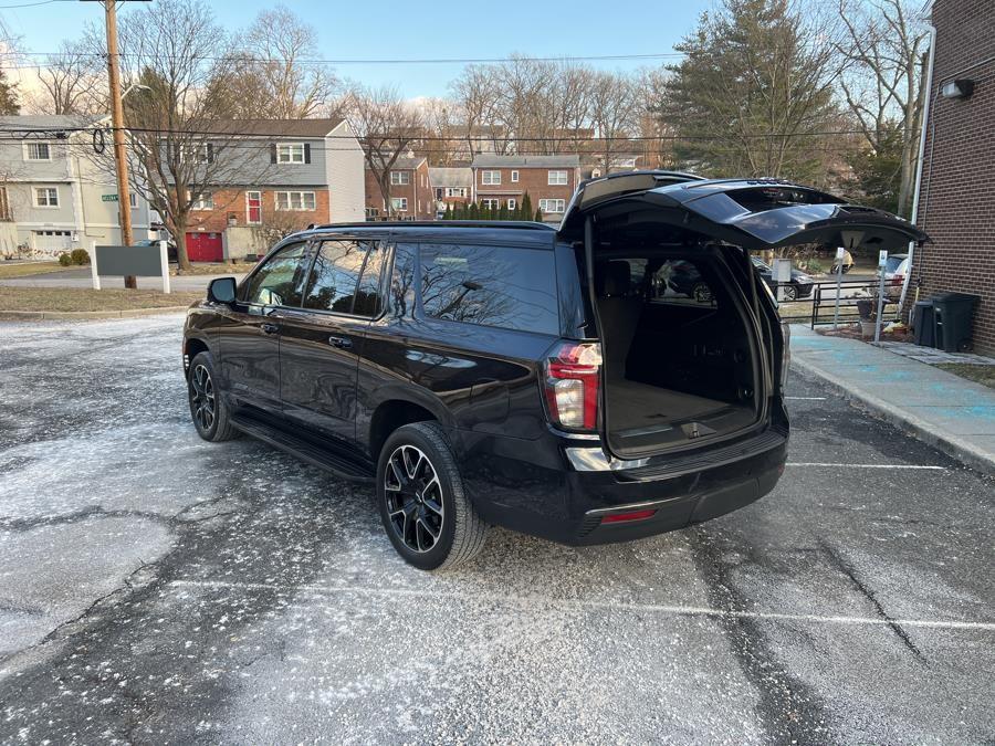 2022 Chevrolet Suburban 4WD 4dr RST photo