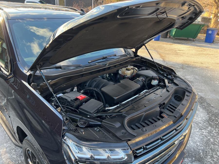 2022 Chevrolet Suburban 4WD 4dr RST photo