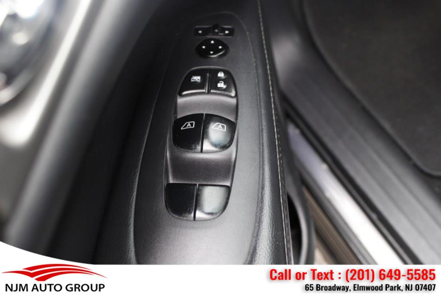 2014 Nissan Pathfinder S photo