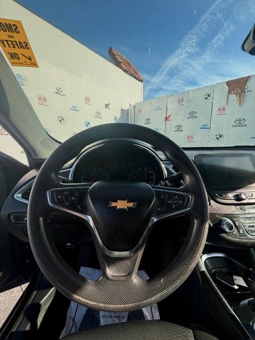 2020 Chevrolet Malibu 4dr Sdn LT photo