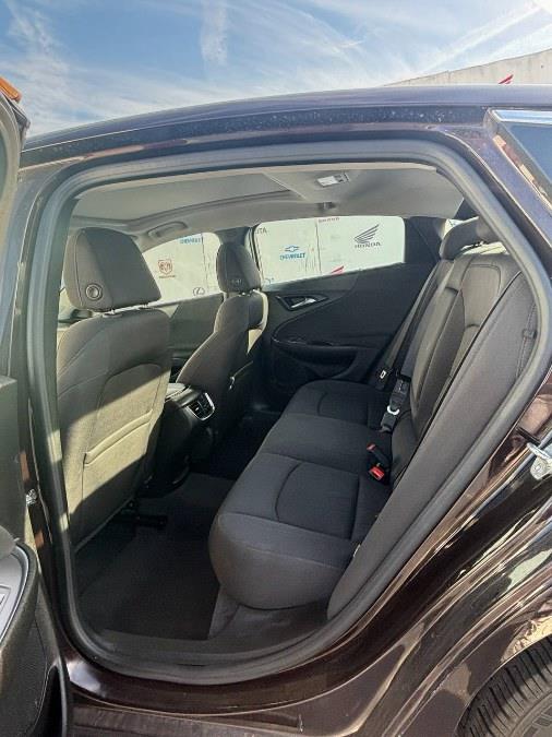 2020 Chevrolet Malibu 4dr Sdn LT photo