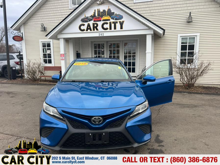 2019 Toyota Camry SE Auto (Natl) photo