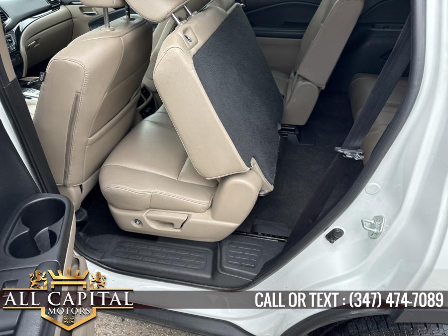 2022 Honda Pilot Touring 8-Passenger AWD photo