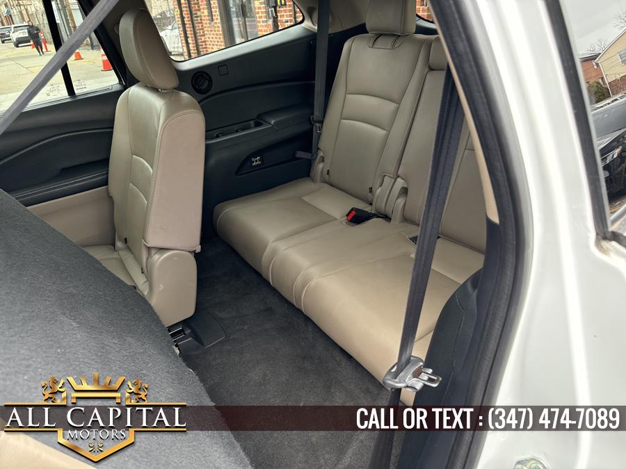 2022 Honda Pilot Touring 8-Passenger AWD photo