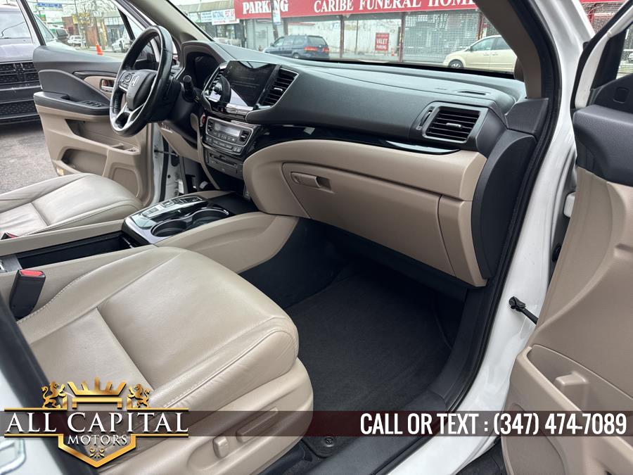 2022 Honda Pilot Touring 8-Passenger AWD photo