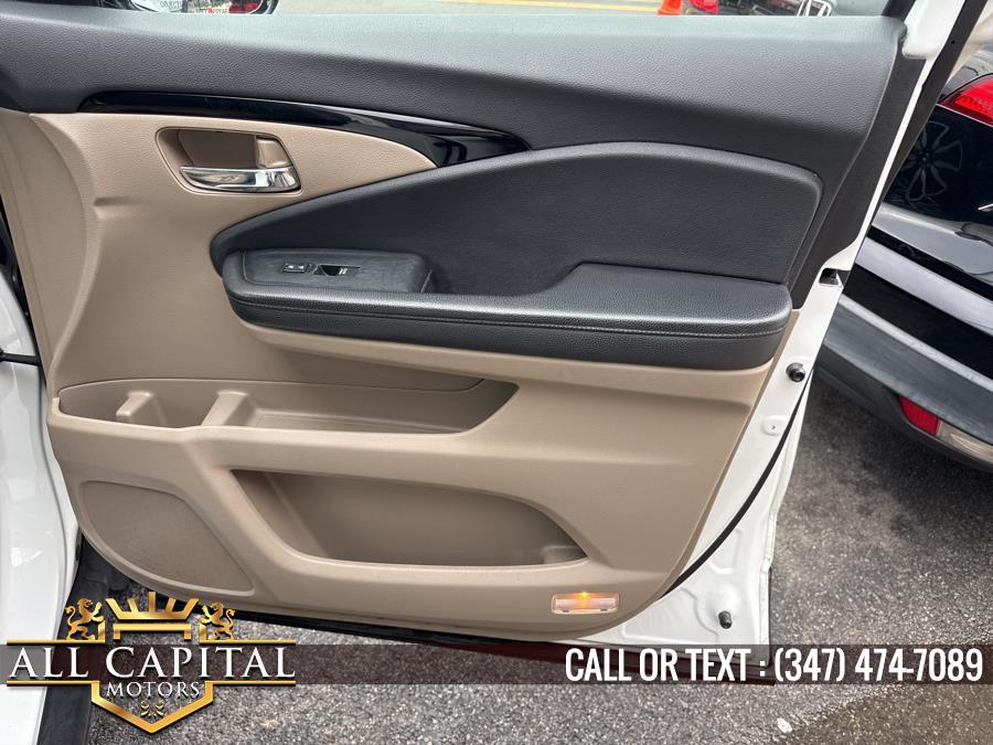 2022 Honda Pilot Touring 8-Passenger AWD photo