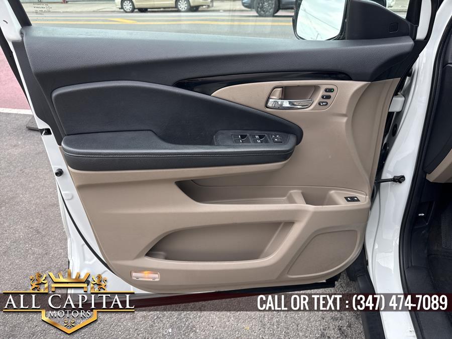 2022 Honda Pilot Touring 8-Passenger AWD photo