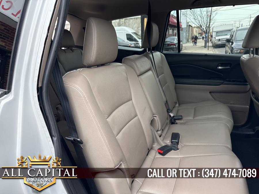 2022 Honda Pilot Touring 8-Passenger AWD photo