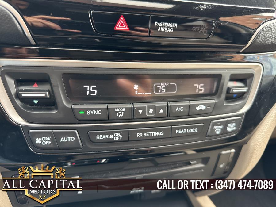 2022 Honda Pilot Touring 8-Passenger AWD photo