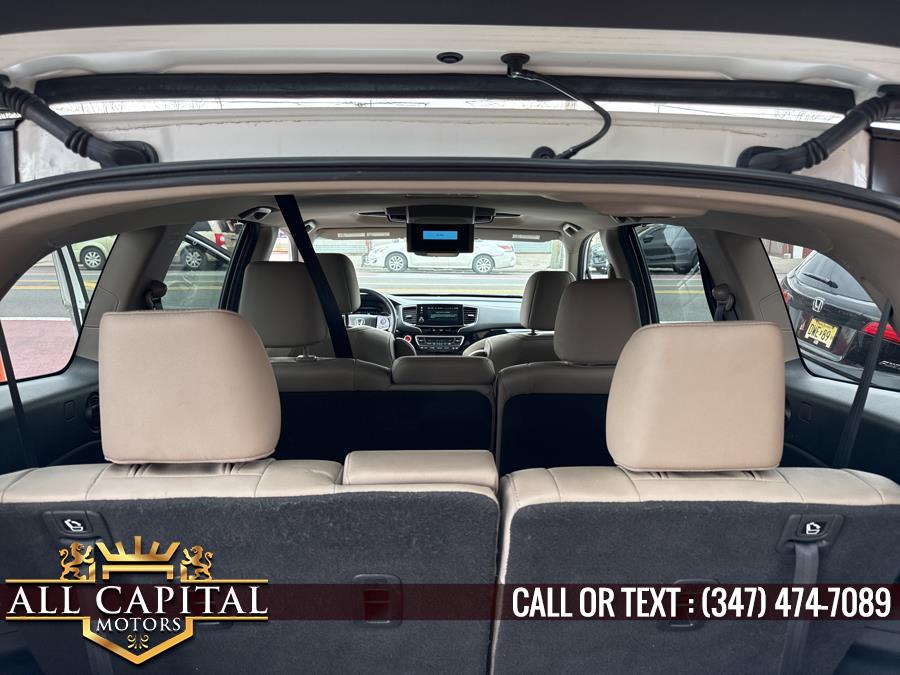 2022 Honda Pilot Touring 8-Passenger AWD photo