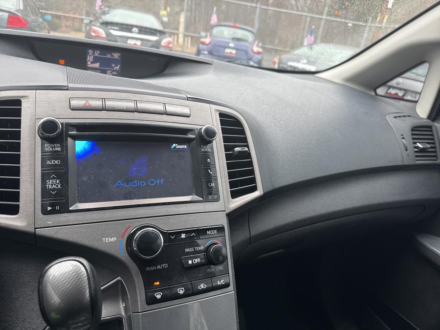 2013 Toyota Venza LE photo