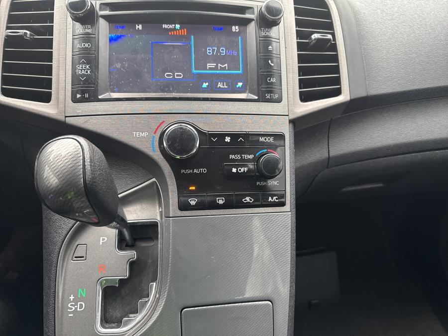 2013 Toyota Venza LE photo