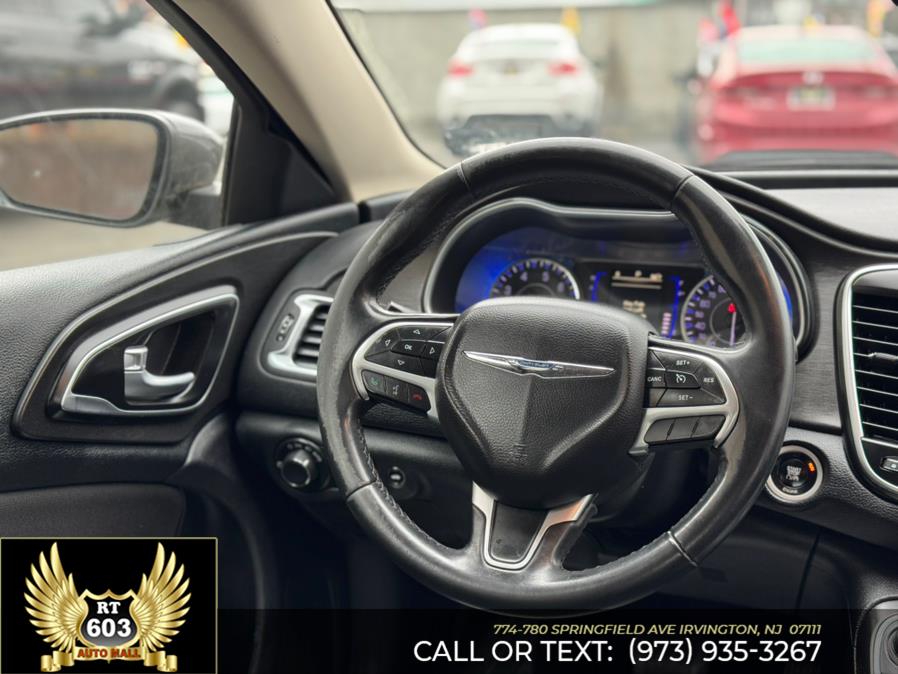 2016 Chrysler 200 4dr Sdn Limited FWD photo