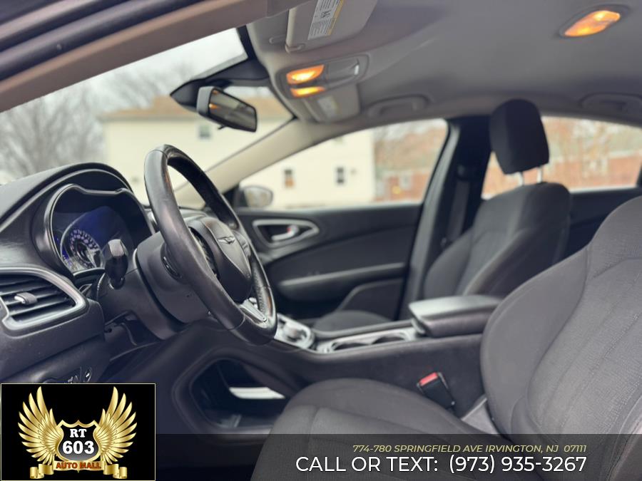 2016 Chrysler 200 4dr Sdn Limited FWD photo