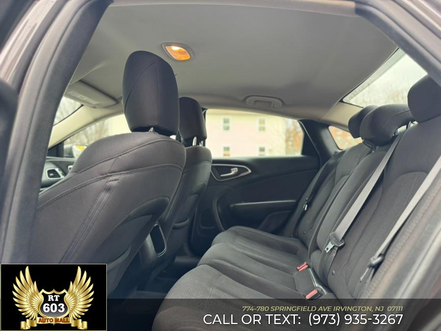 2016 Chrysler 200 4dr Sdn Limited FWD photo