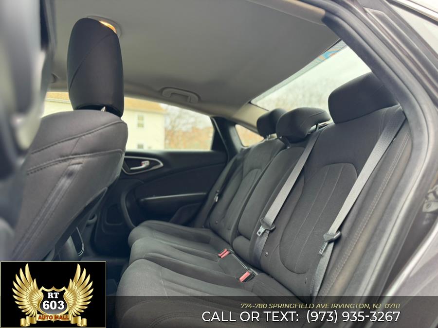 2016 Chrysler 200 4dr Sdn Limited FWD photo