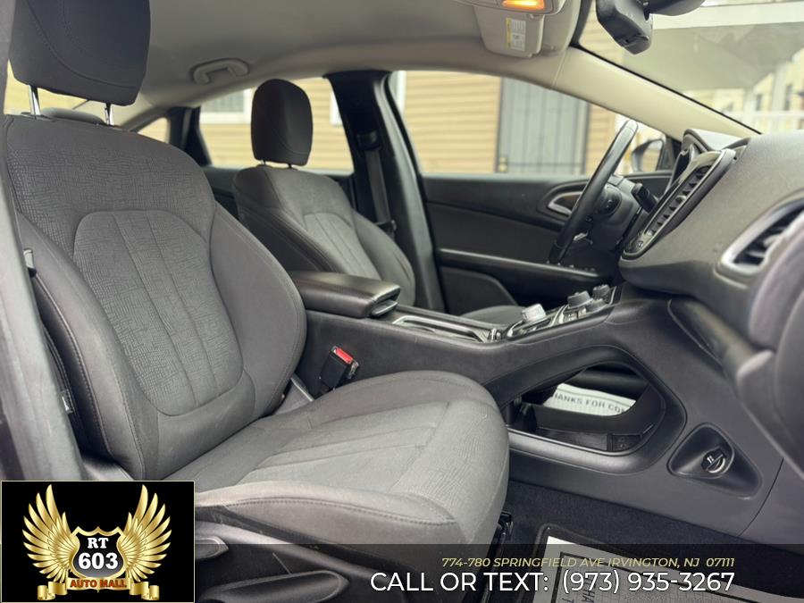 2016 Chrysler 200 4dr Sdn Limited FWD photo