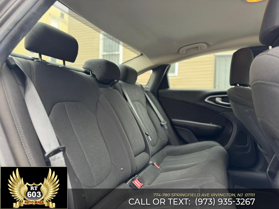 2016 Chrysler 200 4dr Sdn Limited FWD photo