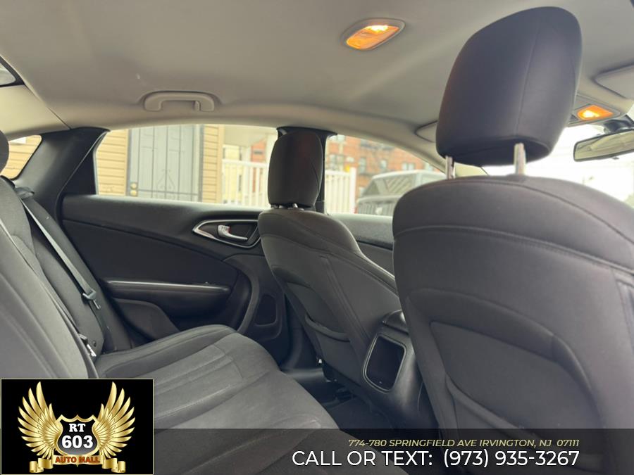 2016 Chrysler 200 4dr Sdn Limited FWD photo