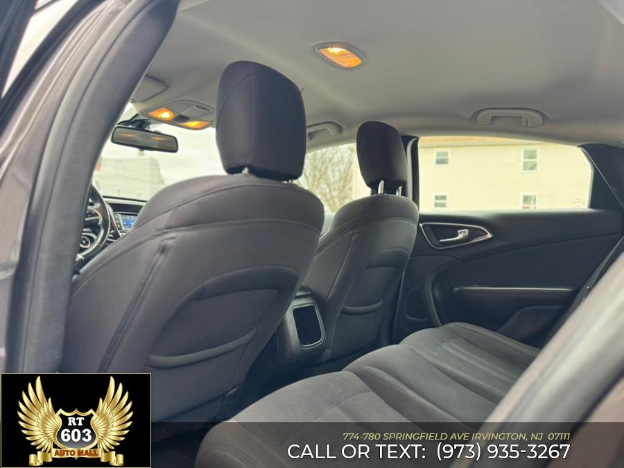 2016 Chrysler 200 4dr Sdn Limited FWD photo