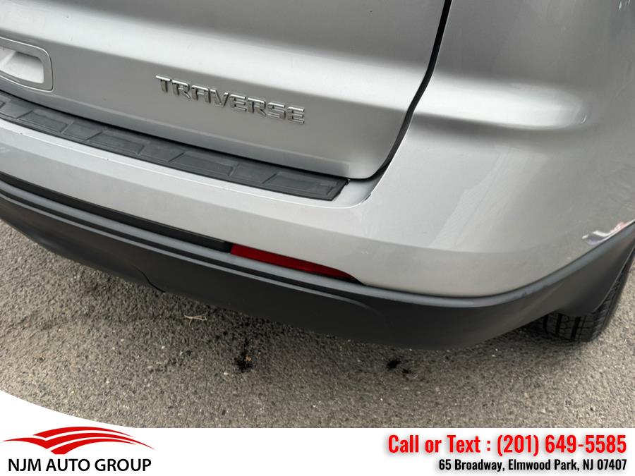 2016 Chevrolet Traverse AWD 4dr LS photo
