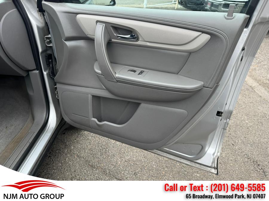 2016 Chevrolet Traverse AWD 4dr LS photo