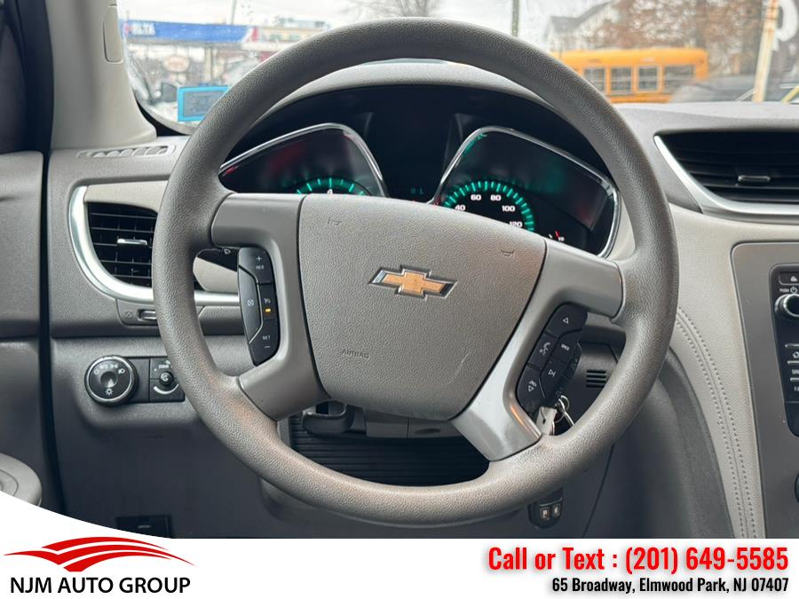 2016 Chevrolet Traverse AWD 4dr LS photo