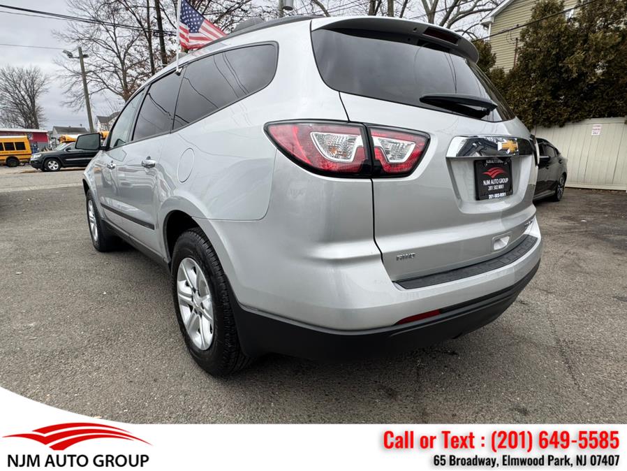 2016 Chevrolet Traverse AWD 4dr LS photo