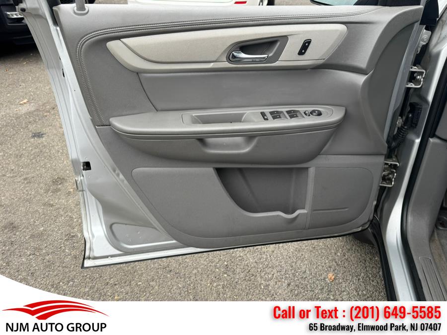 2016 Chevrolet Traverse AWD 4dr LS photo