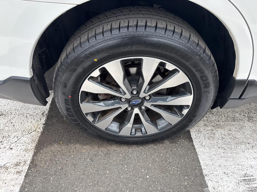 2015 Subaru Outback 4dr Wgn 2.5i Limited PZEV photo