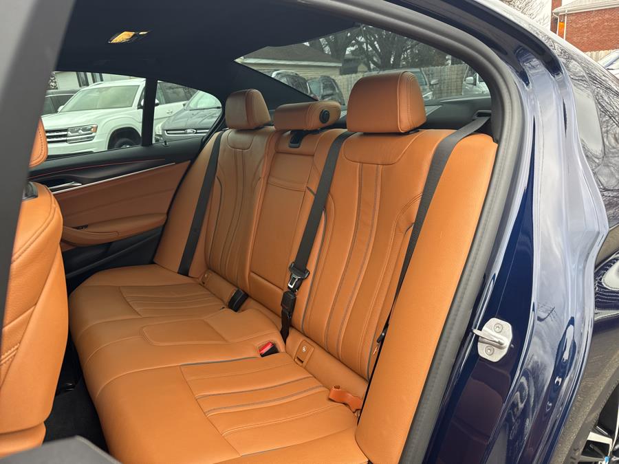 2021 BMW 5-Series M550i xDrive Sedan photo