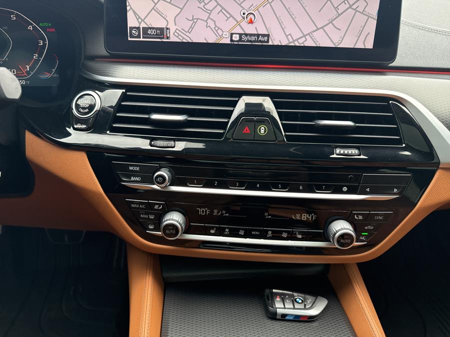 2021 BMW 5-Series M550i xDrive Sedan photo