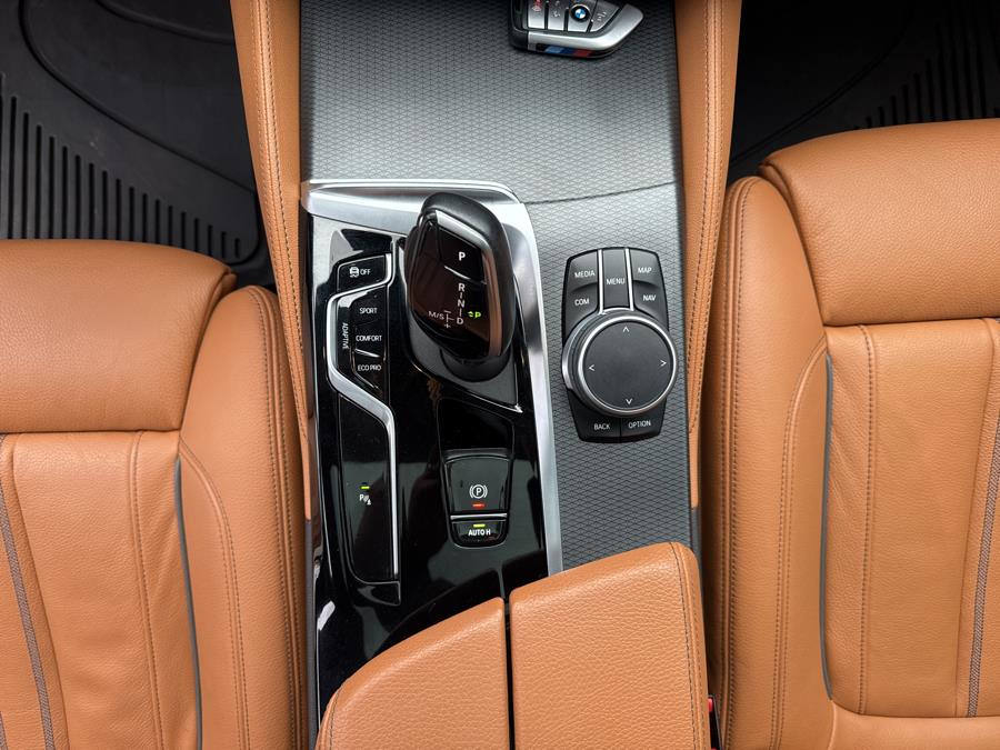 2021 BMW 5-Series M550i xDrive Sedan photo