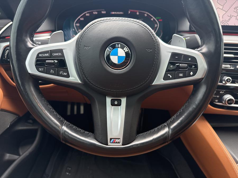 2021 BMW 5-Series M550i xDrive Sedan photo