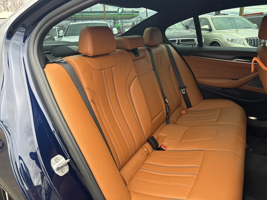 2021 BMW 5-Series M550i xDrive Sedan photo