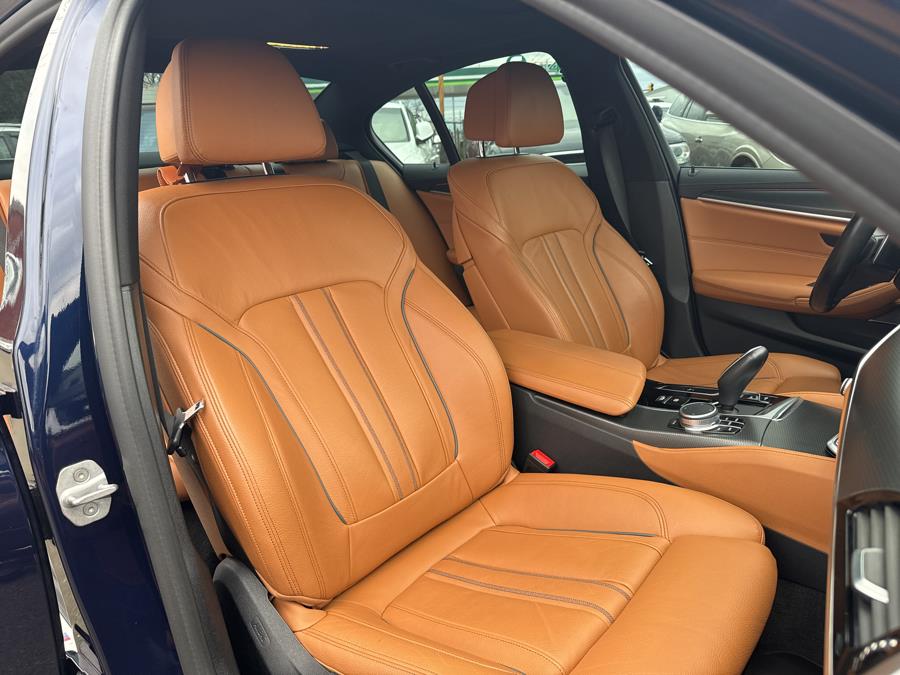 2021 BMW 5-Series M550i xDrive Sedan photo