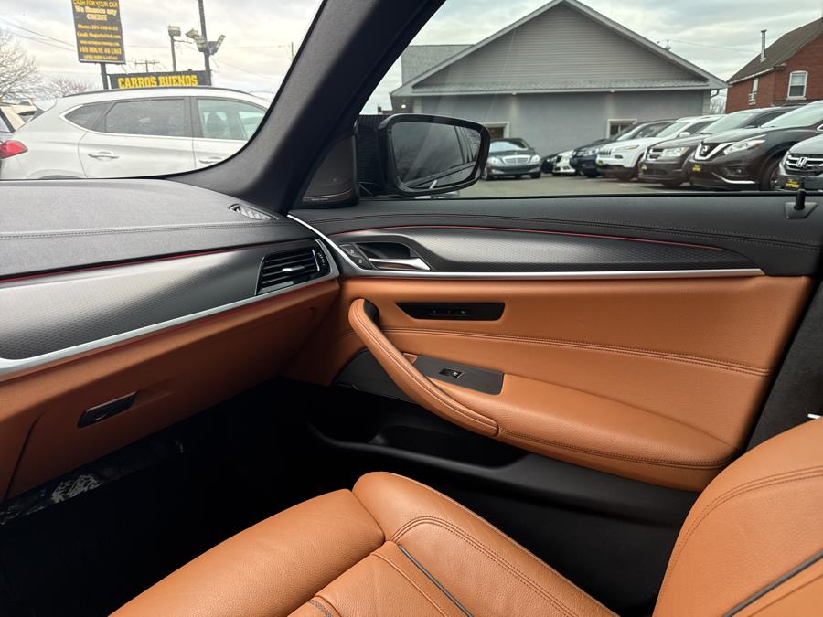 2021 BMW 5-Series M550i xDrive Sedan photo